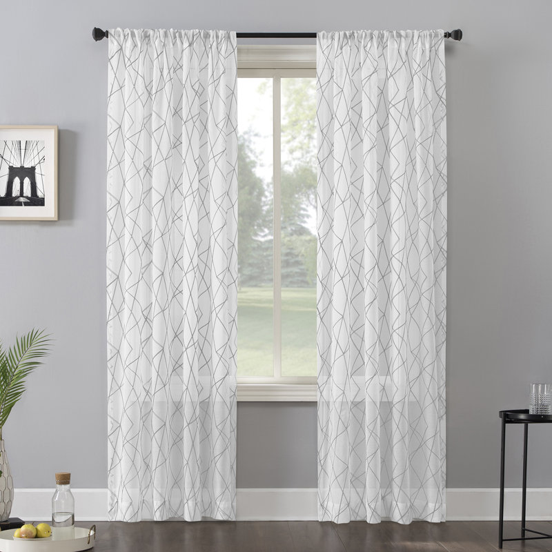 Panneau de rideau semi-diaphane avec passe-tringle Cornwell, l 50 po x L 96 po, Gris