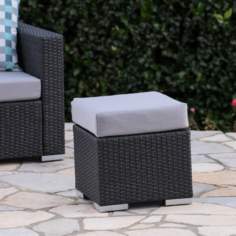 Profitez du plein air avec le salon - Gris + argent, acier inoxydable et fer, imperméable, 16,62 po de largeur pour la détente en plein air + fer, tissu hydrofuge,