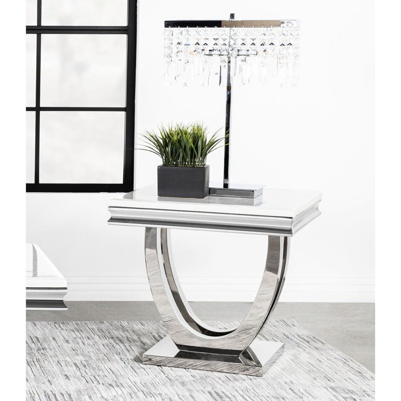 Table de bout carrée blanche et en forme de U avec plateau de table en faux marbre et charme intemporel