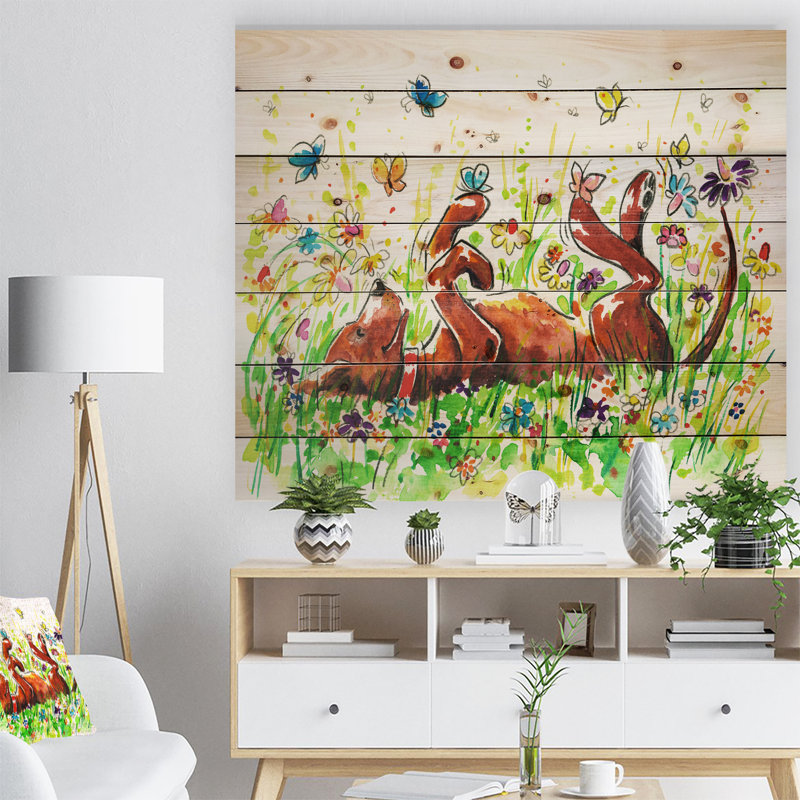 Chien heureux et brun avec fleurs et papillon - reproduction d'art, H 36 po x l 46 po x P 1,5 po, Bois