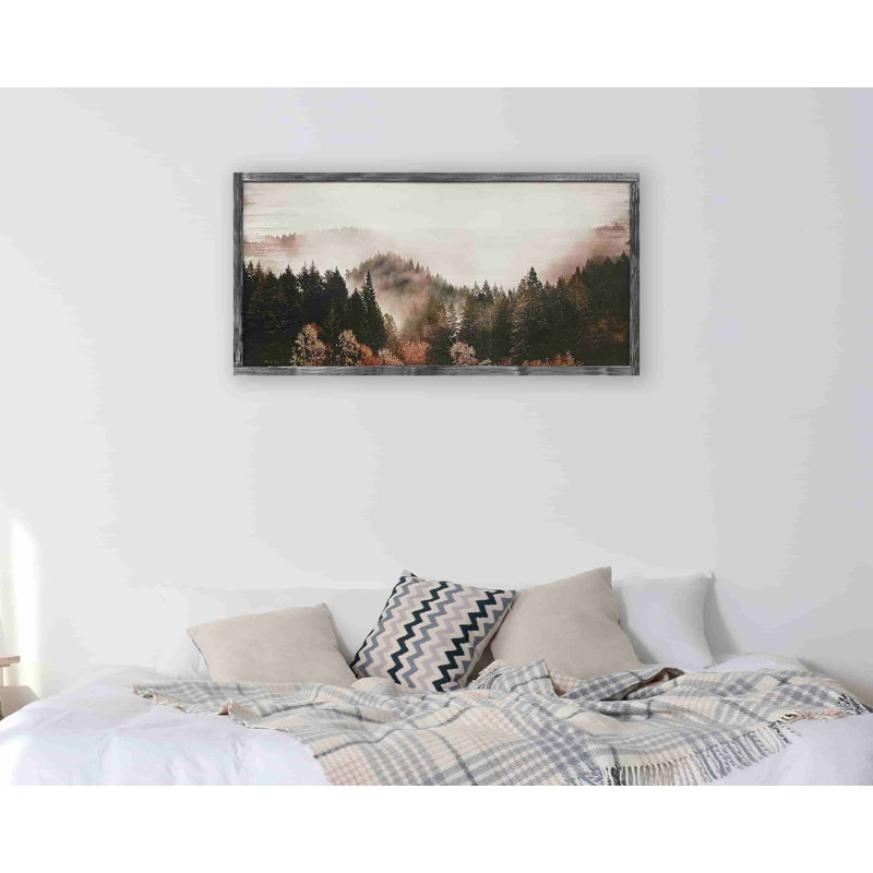 «Autumn's Distant Pine Forest» sur toile, H 24 po x l 48 po x P 1,5 po