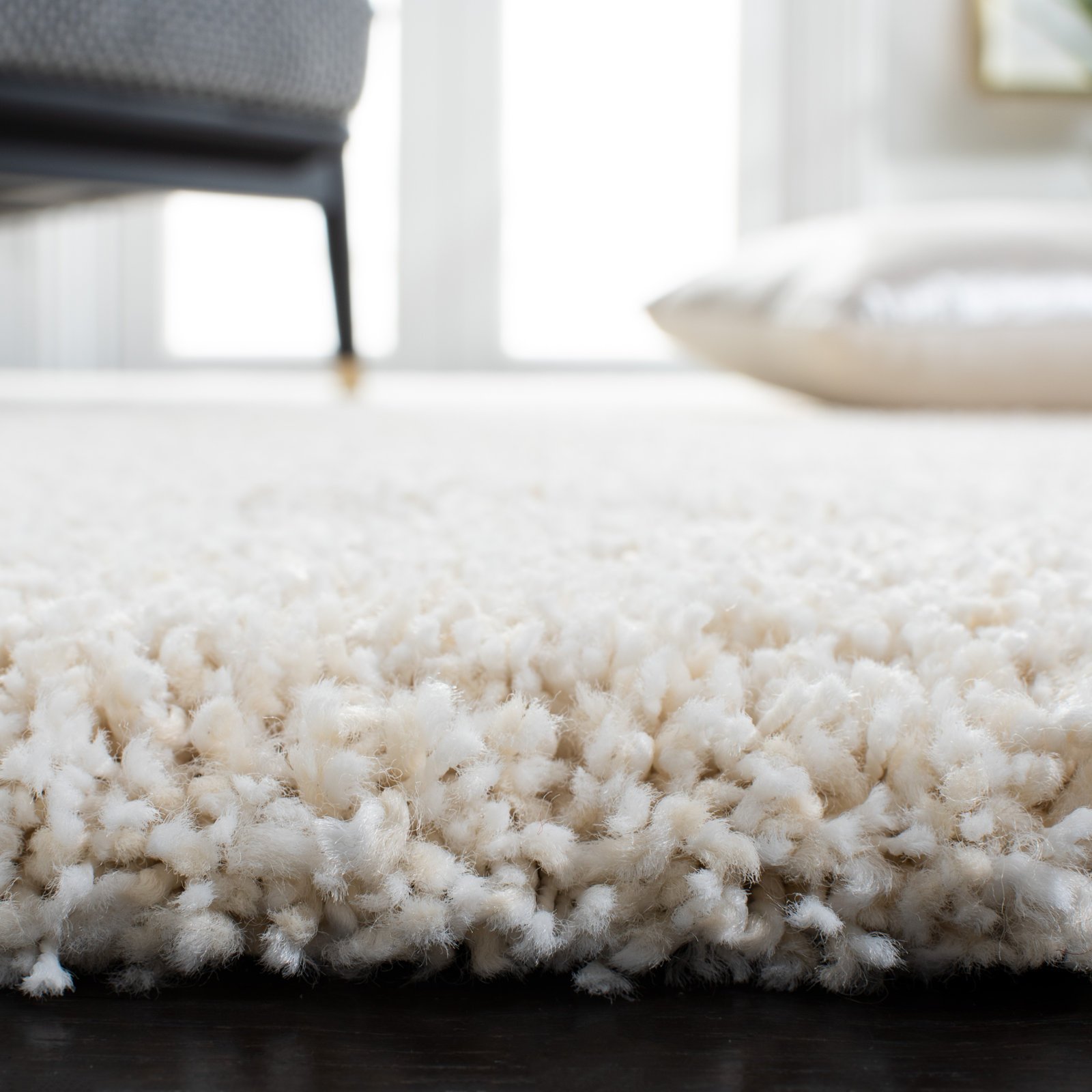 Ivory Shag Rug, Round 11'
