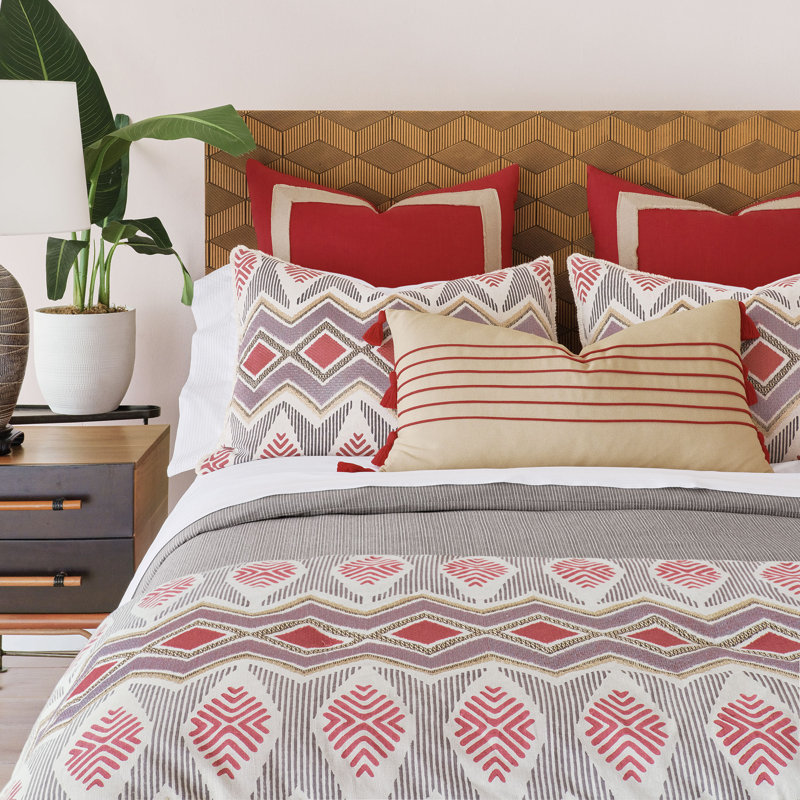 Joaquin Geometric Linen Bed Runner, Queen