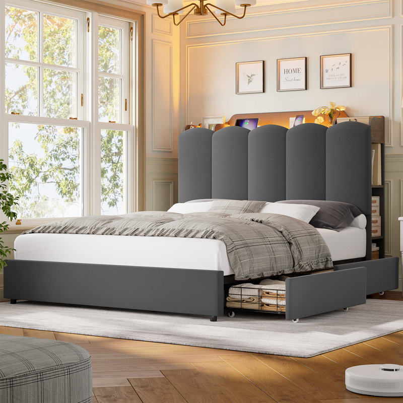 Structure de lit tapissier avec éclairage DEL, ports USB, casiers latéraux et 2 tiroirs de rangement sous le lit, lit plateforme gris moderne