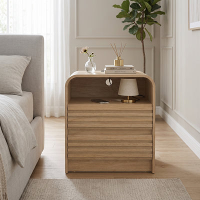 Table de chevet cannelée avec station de charge intégrée, table de chevet en bois de 25 po de hauteur avec 2 tiroirs de rangement pour la chambre à coucher et le salon