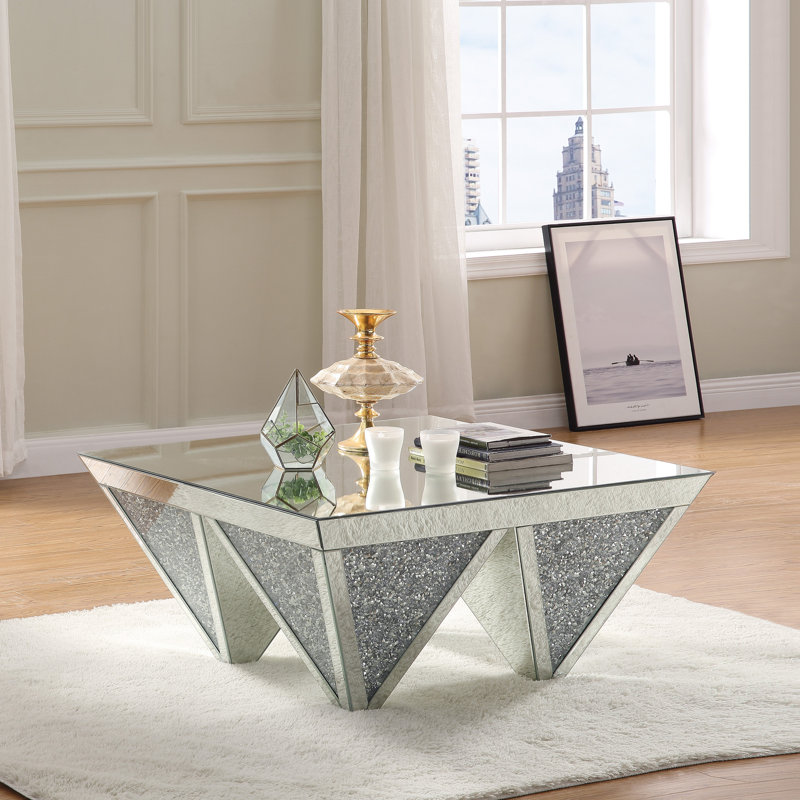 Table basse, miroir et faux diamants