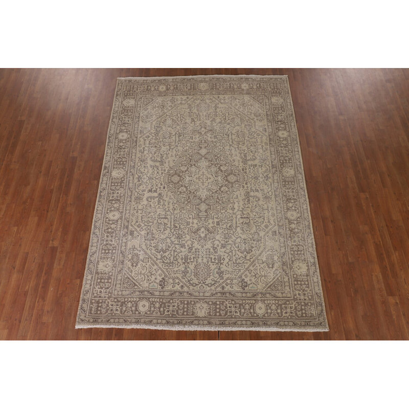 Tapis traditionnel en laine vieilli 7 x 9