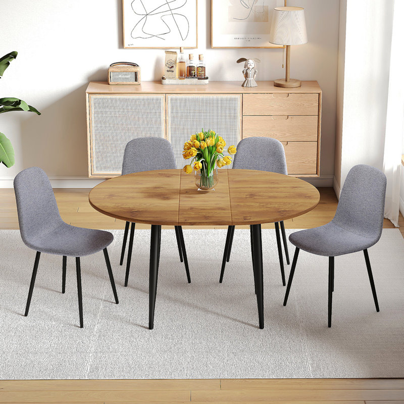 Ensemble de table et de chaises. Table de salle à manger extensible moderne en bois aggloméré. Convient pour des rassemblements de différentes tailles. Combinée avec 4 chaises de salle à manger en lin et coton gris clair à haute résilience.