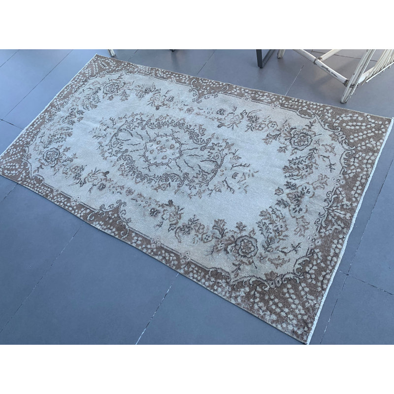 Tapis turc classique de style Oushak classique avec un élégant motif floral brun pour la décoration intérieure