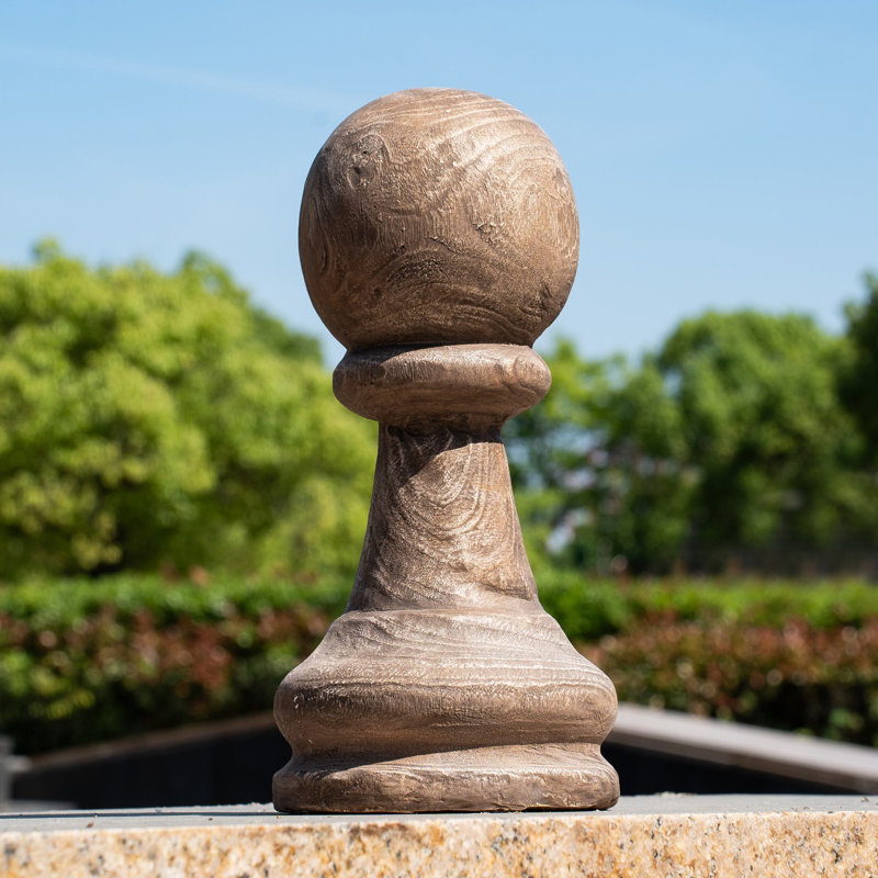 Figurines et sculptures abstraites vieillies