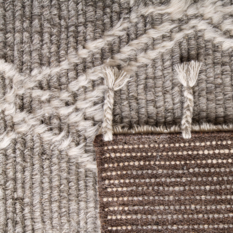 Freman Hand Woven Wool/Cotton Geometric Rug in Ivory/Gray, Rectangle 4' x 6'