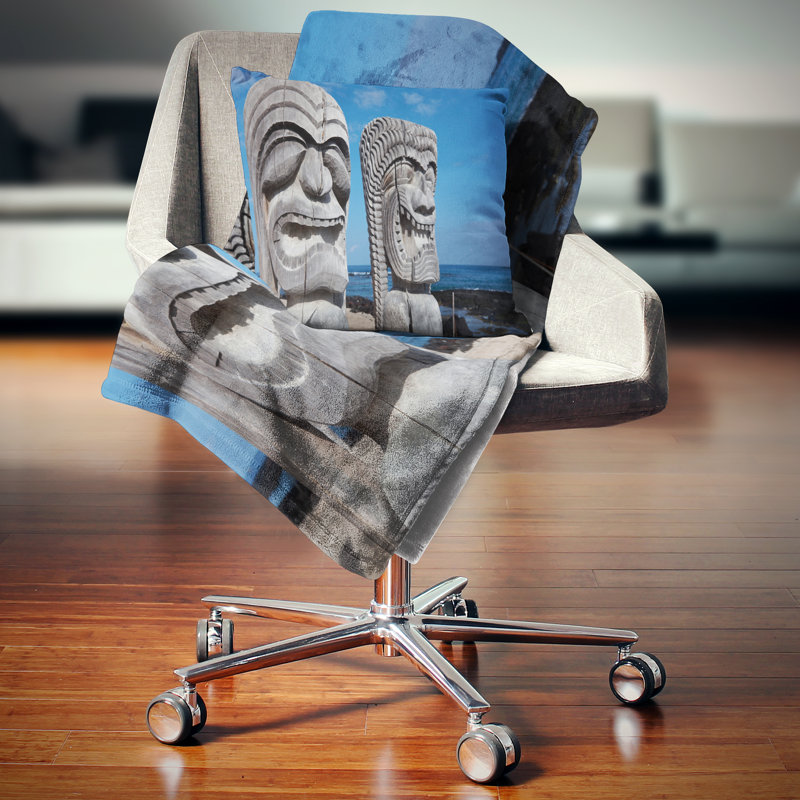 Hawaiian Tiki Gods - Coussin à imprimé paysage, 18 po x 18 po, Coussin décoratif