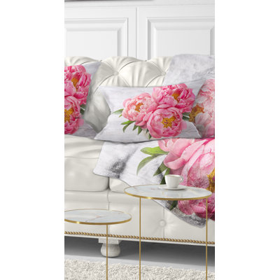Bouquet de fleurs pivoines dans un vase