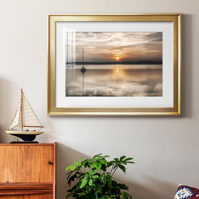 Coucher de soleil doux - photographie avec cadre photo, Or, H 26,5 po x l 36,5 po x P 1,5 po