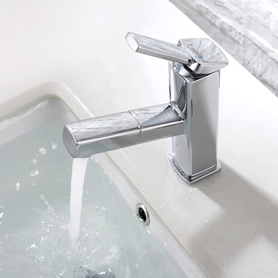 Chrome Single Handle Bathroom Faucet With Pull-Out Sprayer