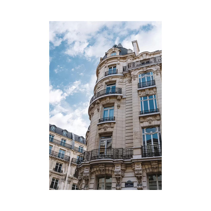 «Paris Architecture VI» par Bethany Young, reproduction de photo sur toile tendue, H 40 po x l 26 po x P 1,5 po