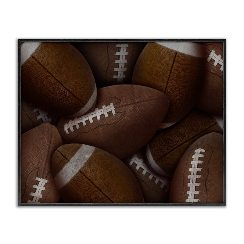 «Bin Of Footballs», estampe numérique, conception de Marcus Prime, H 11 po x l 14 po, Giclée encadrée noir minuit