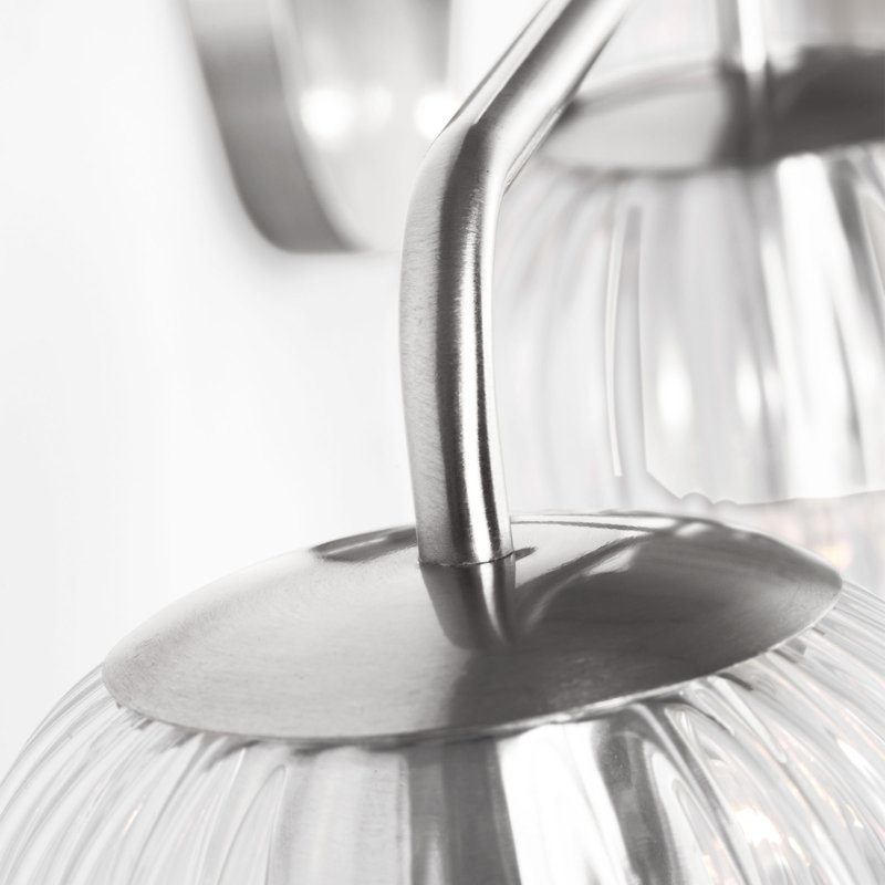 Grand meuble-lavabo Eisele de Génération Éclairage , Nickel brossé, H 8,75 po x l 33,75 po x P 6 po, Quatre lumières