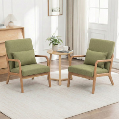 Chaise de style médiéval avec décorations en bois