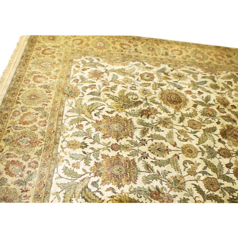 Hand Knotted Wool Area Rug in Cream And Gold