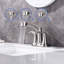 Robinet de salle de bain à centre-64508378