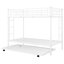 Lit simple au-dessus d'un lit superposé blanc avec lit gigogne - Option de couchage confortable-165283474