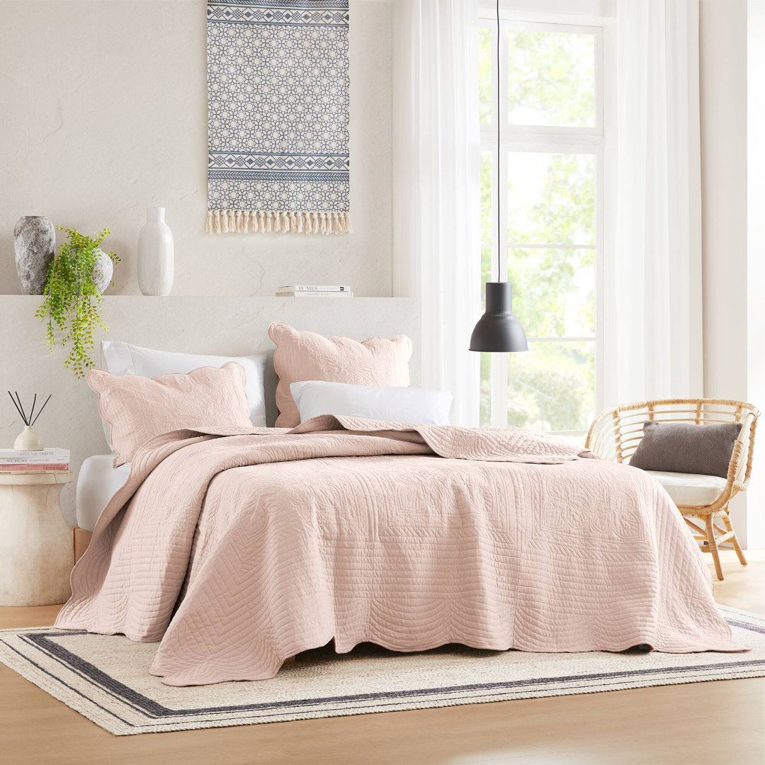 Tuscany Scalloped Edge Quilt Set Madison Park Color: Blush Size: King/Cal King Coverlet + 2 King Shams