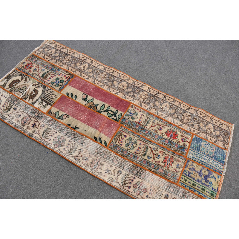 Tapis patchwork rétro fabriqué à la main avec motif distinctif pour un rehaussement de sol élégant brun / rouge