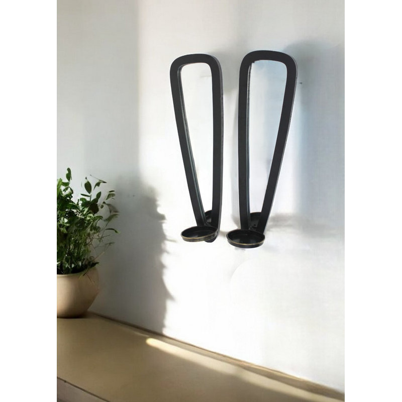 Ensemble de deux bougeoirs muraux en bois massif noir