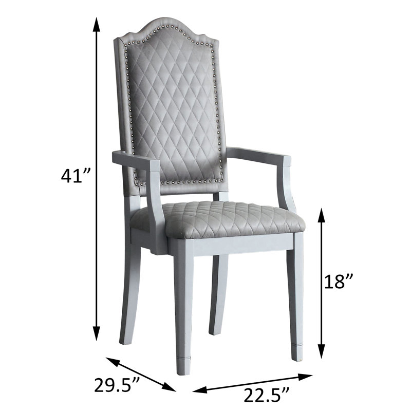 Deux chaises grises à deux tons - élégantes et confortables pour n'importe où dans une pièce charismatique