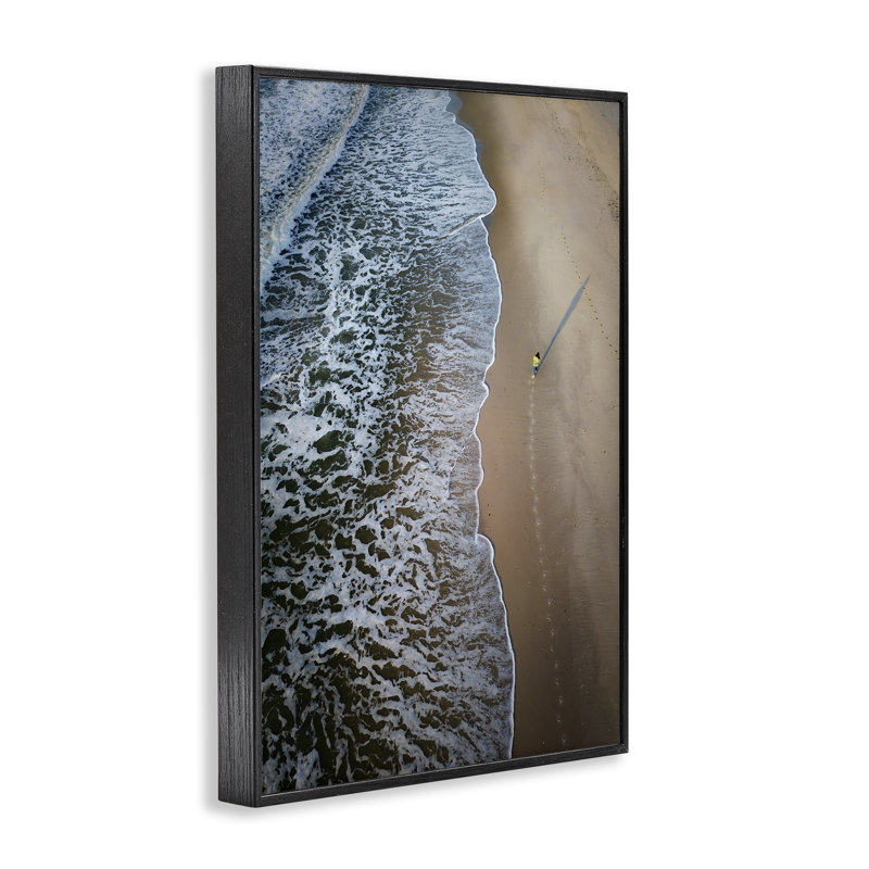 Vue aérienne verticale de la plage, estampe numérique encadrée par Rick Berk, Giclée encadrée noir minuit, H 30 po x l 20 po
