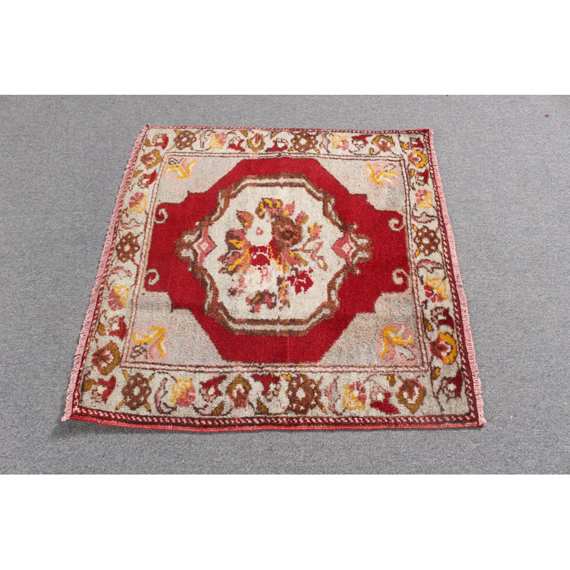 Petit tapis jaune en laine noué à la main avec motif floral Oushak idéal pour le vestibule de la collection Vintage Turkish Anatolian