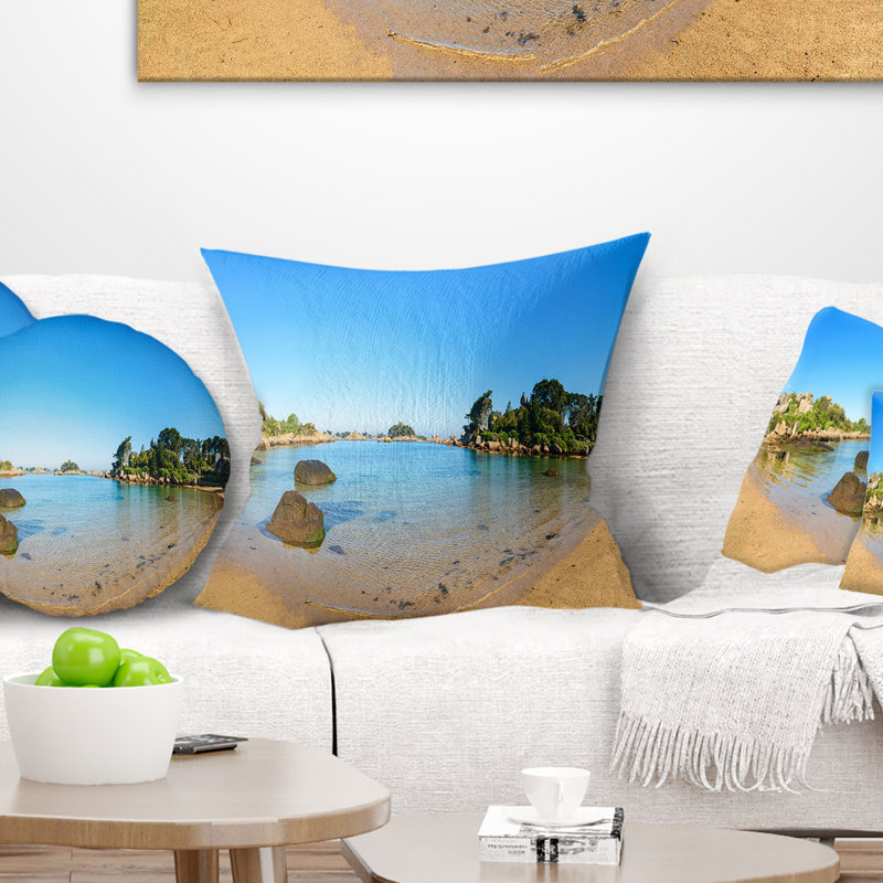 Coussin paysage du matin avec roches et plage Ploumanach, 16 po x 1 po, Coussin décoratif