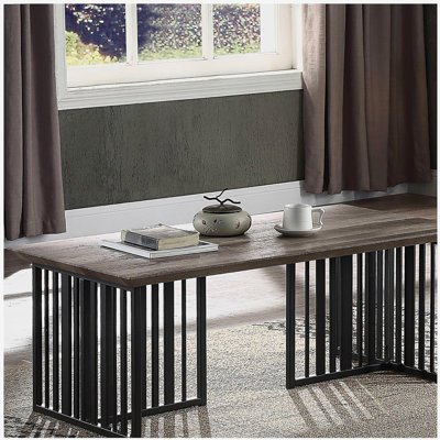 Table basse en chêne rustique avec base en métal noir