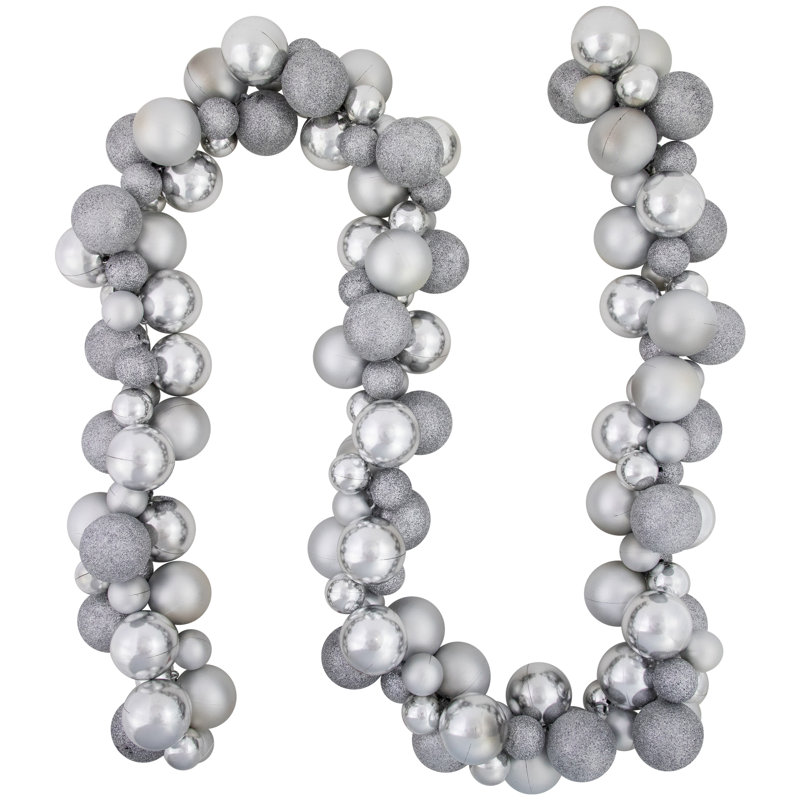 Guirlande de Noël 6 pi avec 3 boules incassables, Argent