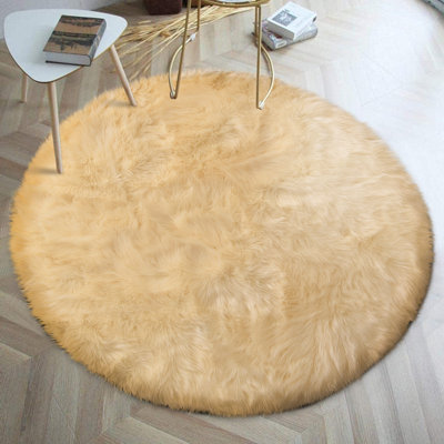 Tapis beige / jaune en fausse peau de mouton à poils longs fabriqué à la main