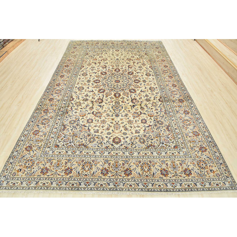 Tapis unique 7 pi 11 po x 11 pi 3 po Fevziye