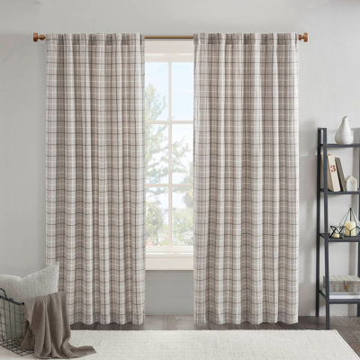 Panneau de rideau à carreaux chaud doublé de molleton avec passe-tringle et languette arrière, idéal pour une décoration intérieure confortable et une efficacité énergétique.