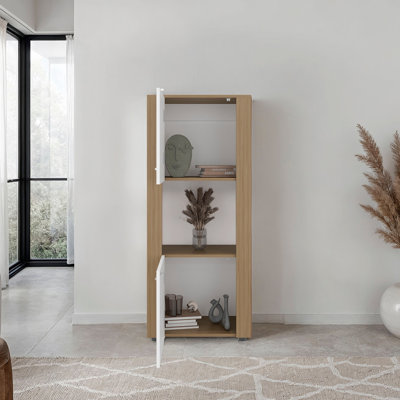 Armoire de rangement verticale en chêne naturel et blanc pour les salles à manger, maximise dans les espaces de vie limités Design moderne avec espaces principaux horizontaux, améliore l'organisation des espaces restreints
