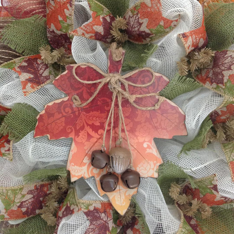 Couronne d'érable avec feuilles d'automne