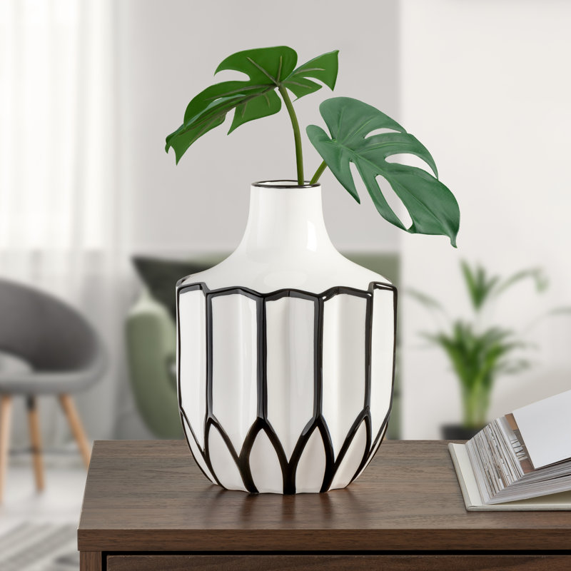 Vase de table Irizarry, H 9 po x l 6,5 po x P 6,5 po