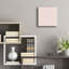  «Kuba Play 1 Blush» par Cheryl Warrick, art mural en verre acrylique, 12 po x 12 po