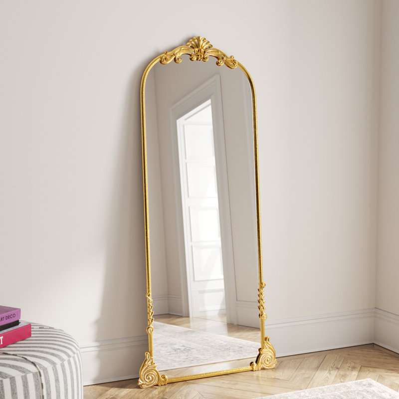 Miroir de plancher audacieux et orné de 28 po x 1 po x 48 po Audranna, Dessus arqué / couronné, 66 po x 30 po