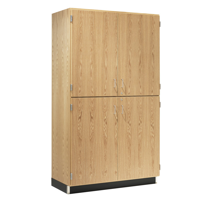 Grande armoire de rangement pour salle de classe diversifiée, l 48 po x P 22 po x H 84 po, fabrication en chêne, 4 tablettes réglables (2 fixes), portes doubles fendues verrouillables, finition résistante aux produits chimiques, fabriquée aux États-Unis