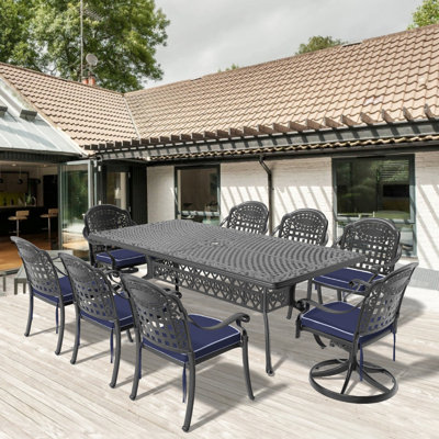 Cet ensemble de salle à manger 9 pièces en fonte d'aluminium toutes saisons comprend 2 chaises pivotantes, 6 chaises et une table rectangulaire avec cadre noir (même référence: W1710S00390)