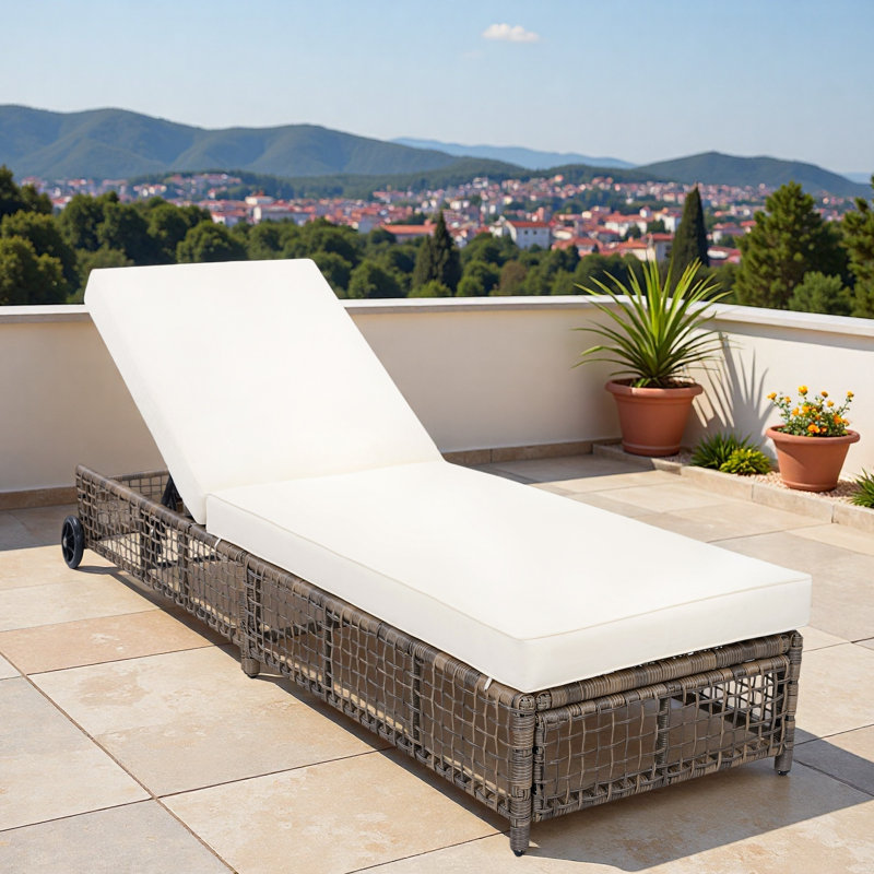 Chaise longue d'extérieur avec dossier à 5 positions, structure en rotin renforcé, repose-pieds réglables et roues mobiles