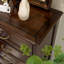 Buffet décoratif en bois de noyer foncé