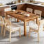 Table de salle à manger spacieuse en noyer, élégance en bois pour les réunions de famille
