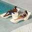 Table d'appoint extérieure sans assemblage, chaise longue de piscine en forme de S à montage rapide, table de bout de piscine en plastique étanche avec 2 porte-gobelets et 1 support pour tablette, indispensable pour se détendre en plein air (lot de 2)-124434258