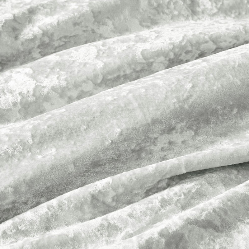 Édredon gris avec velours écrasé lisse et texture pour lit double / grand lit avec délicat chaud